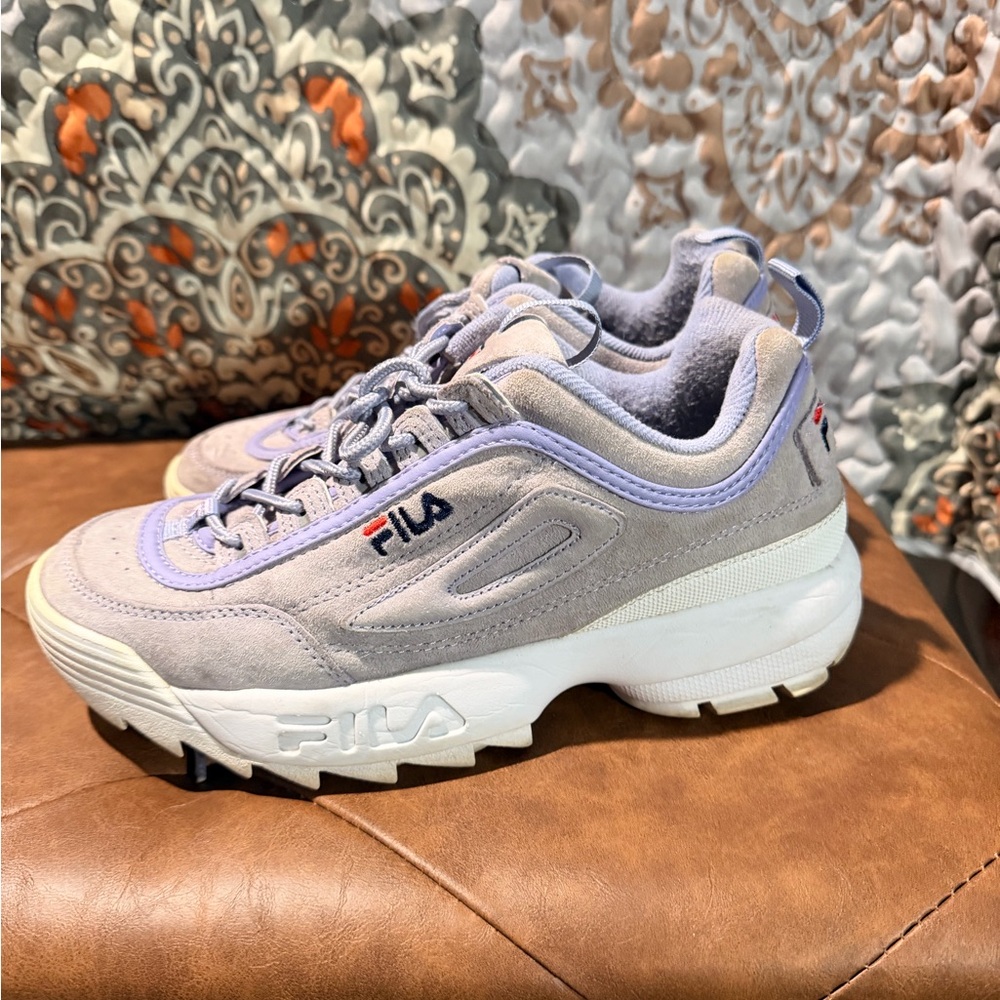 Fila Sweet Spring Lavender Suede Chunky Adorbs! 8.5
🦄
